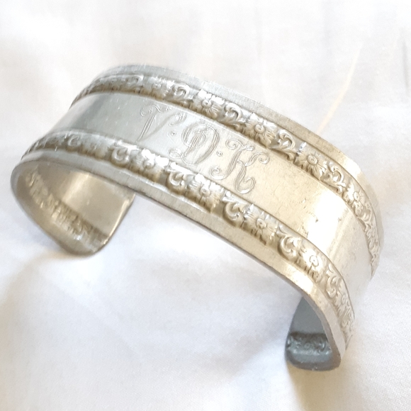 Bangle Cuff Bracelet Adjustable Size - Picture 2 of 3